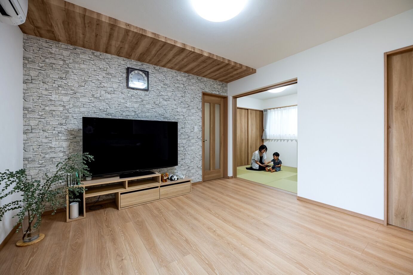 横尾材木店 【1900万円台】陽の光が差し込むセカンドリビング／サンルーム／回遊動線／BBQも楽しめるバルコニーの建築実例画像3