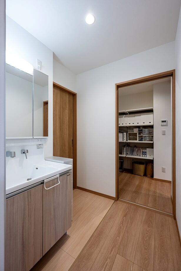 横尾材木店 【1900万円台】陽の光が差し込むセカンドリビング／サンルーム／回遊動線／BBQも楽しめるバルコニーの建築実例画像7