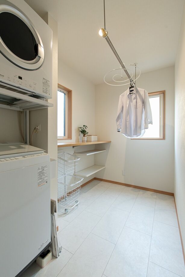 横尾材木店 【1800万円台】温水式床暖房／ペットに優しい床／ナチュラルで心地よいLDKと広々ランドリールームのある家の建築実例画像6