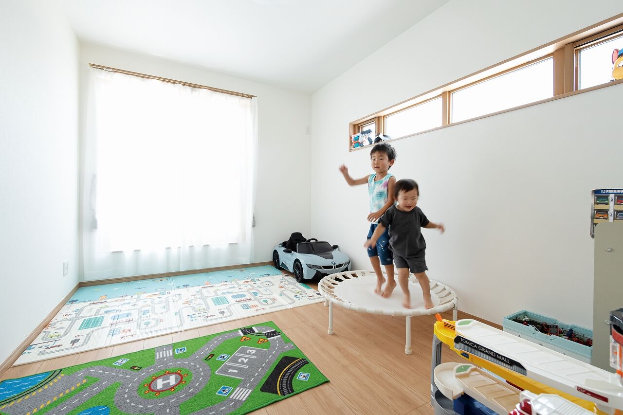 横尾材木店 【2000～2500万円】子育てが楽しくなる家／和モダン／3LDK／26畳の広々LDK／回遊動線／4畳の脱衣室兼家事室の建築実例画像10