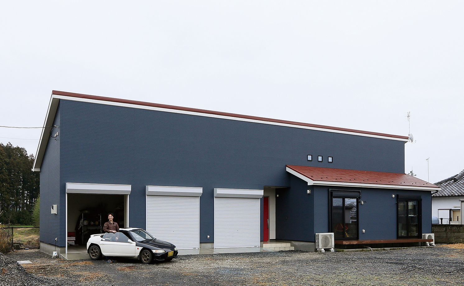 住宅情報館 【間取図有】ビルトインガレージ付きの平屋を実現。車やバイクの整備・レストアを思い切り楽しむ暮らしをの建築実例画像1