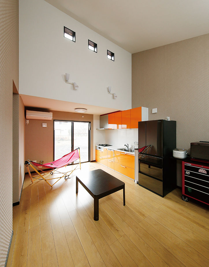 住宅情報館 【間取図有】ビルトインガレージ付きの平屋を実現。車やバイクの整備・レストアを思い切り楽しむ暮らしをの建築実例画像2