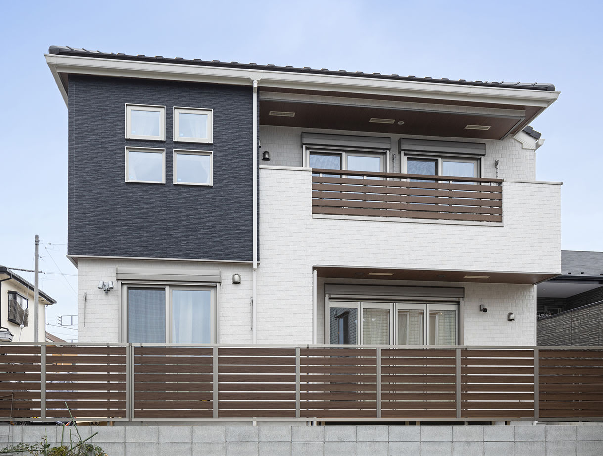 住宅情報館 【1500万～1999万円／デッキ／収納充実／間取図有】夢だった対面キッチンや、BBQできる庭を叶えた住まいの建築実例画像2