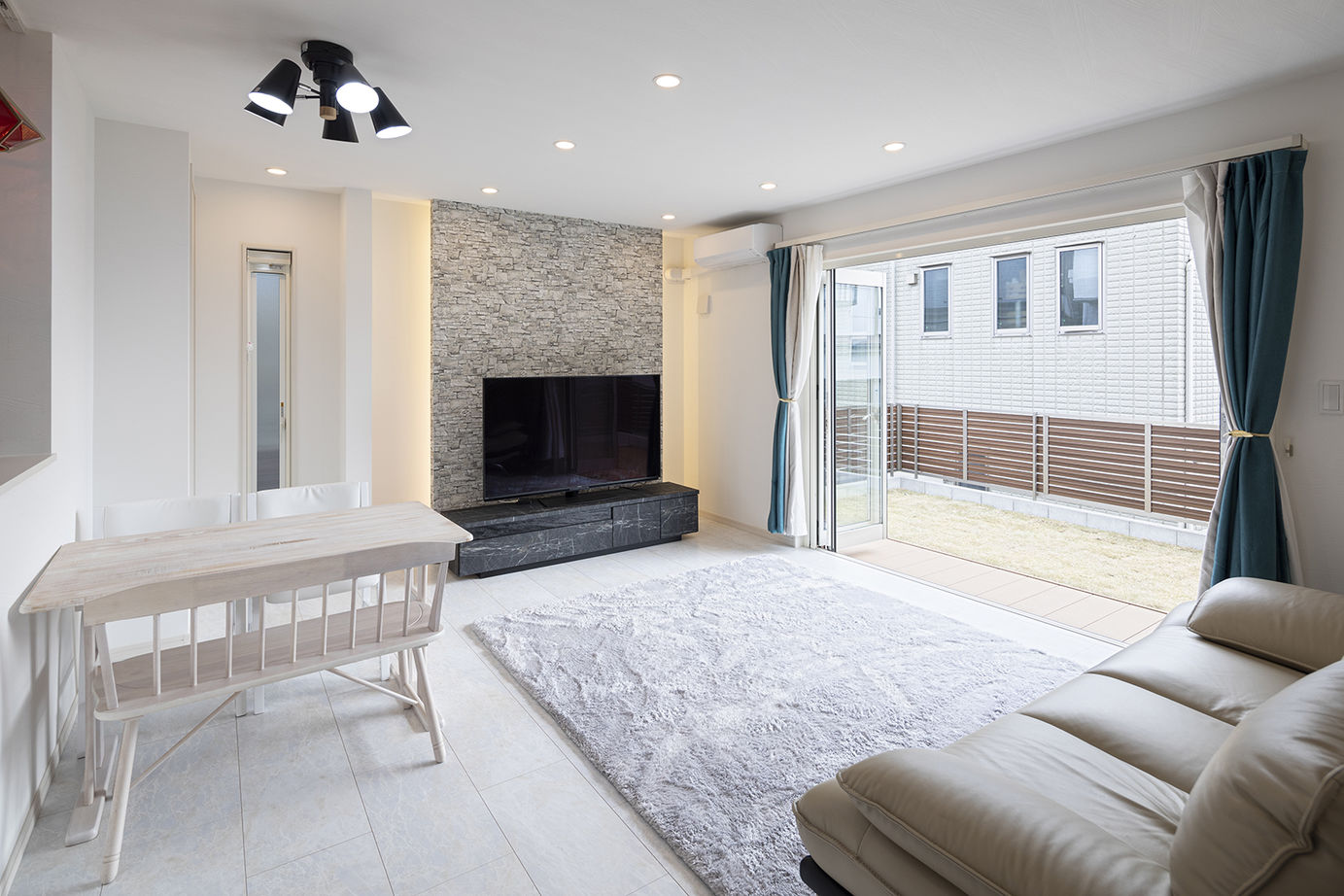 住宅情報館 【1500万～1999万円／デッキ／収納充実／間取図有】夢だった対面キッチンや、BBQできる庭を叶えた住まいの建築実例画像3