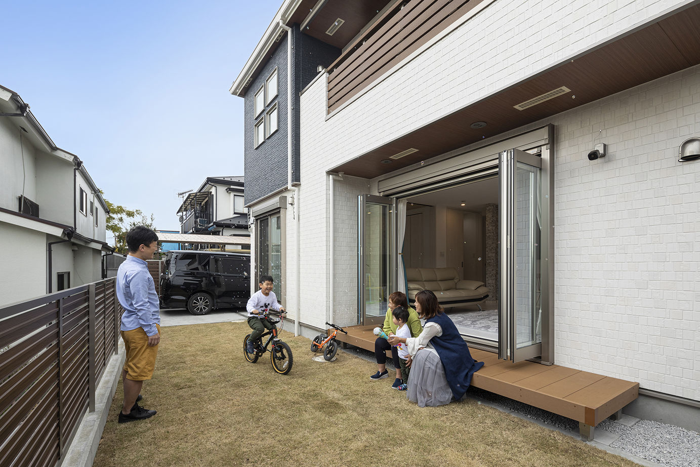 住宅情報館 【1500万～1999万円／デッキ／収納充実／間取図有】夢だった対面キッチンや、BBQできる庭を叶えた住まいの建築実例画像4