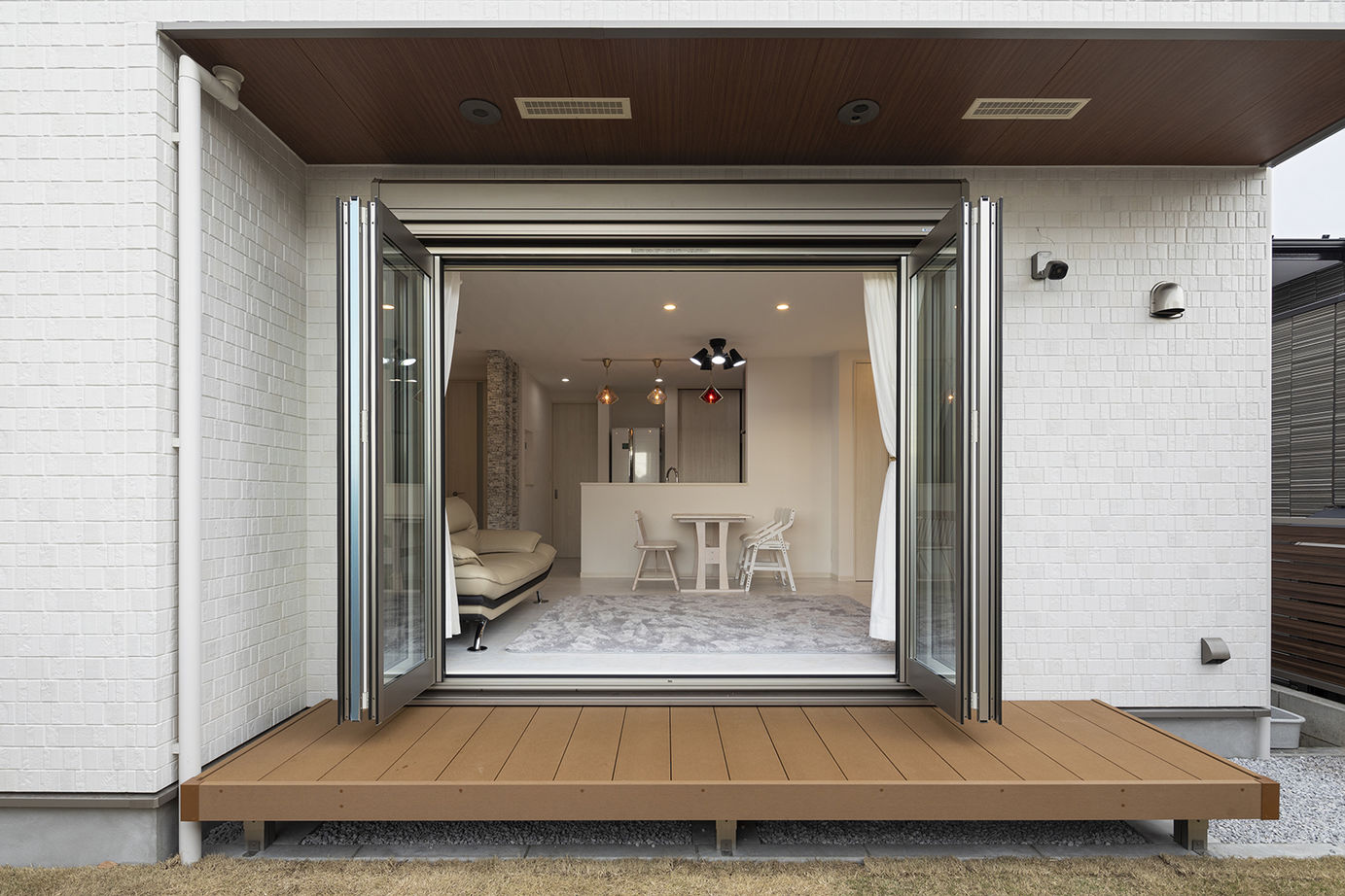 住宅情報館 【1500万～1999万円／デッキ／収納充実／間取図有】夢だった対面キッチンや、BBQできる庭を叶えた住まいの建築実例画像5