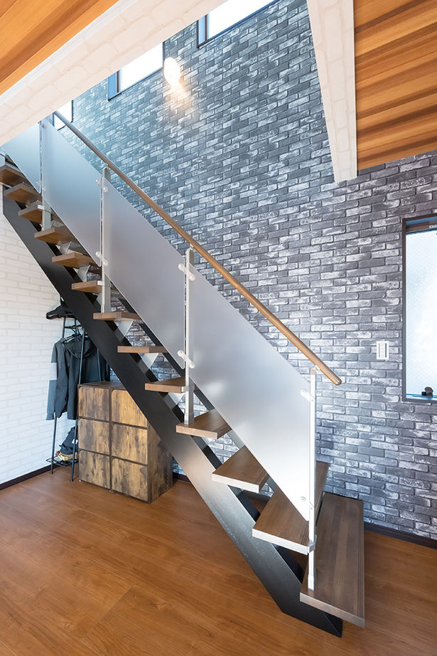 住宅情報館 【2000万円～2499万円／二世帯／間取図】居住空間を左右に振り分け、独立した戸建て感覚を楽しむ二世帯住宅の建築実例画像6