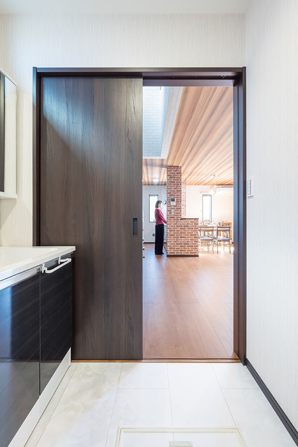 住宅情報館 【2000万円～2499万円／二世帯／間取図】居住空間を左右に振り分け、独立した戸建て感覚を楽しむ二世帯住宅の建築実例画像7