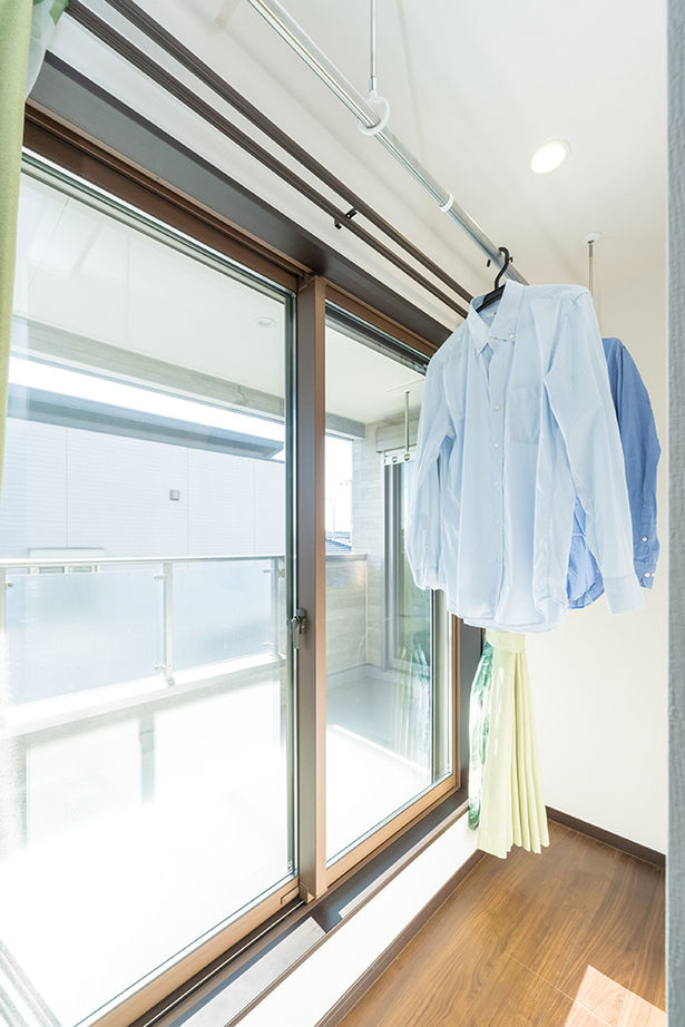 住宅情報館 【2000万円～2499万円／二世帯／間取図】居住空間を左右に振り分け、独立した戸建て感覚を楽しむ二世帯住宅の建築実例画像10