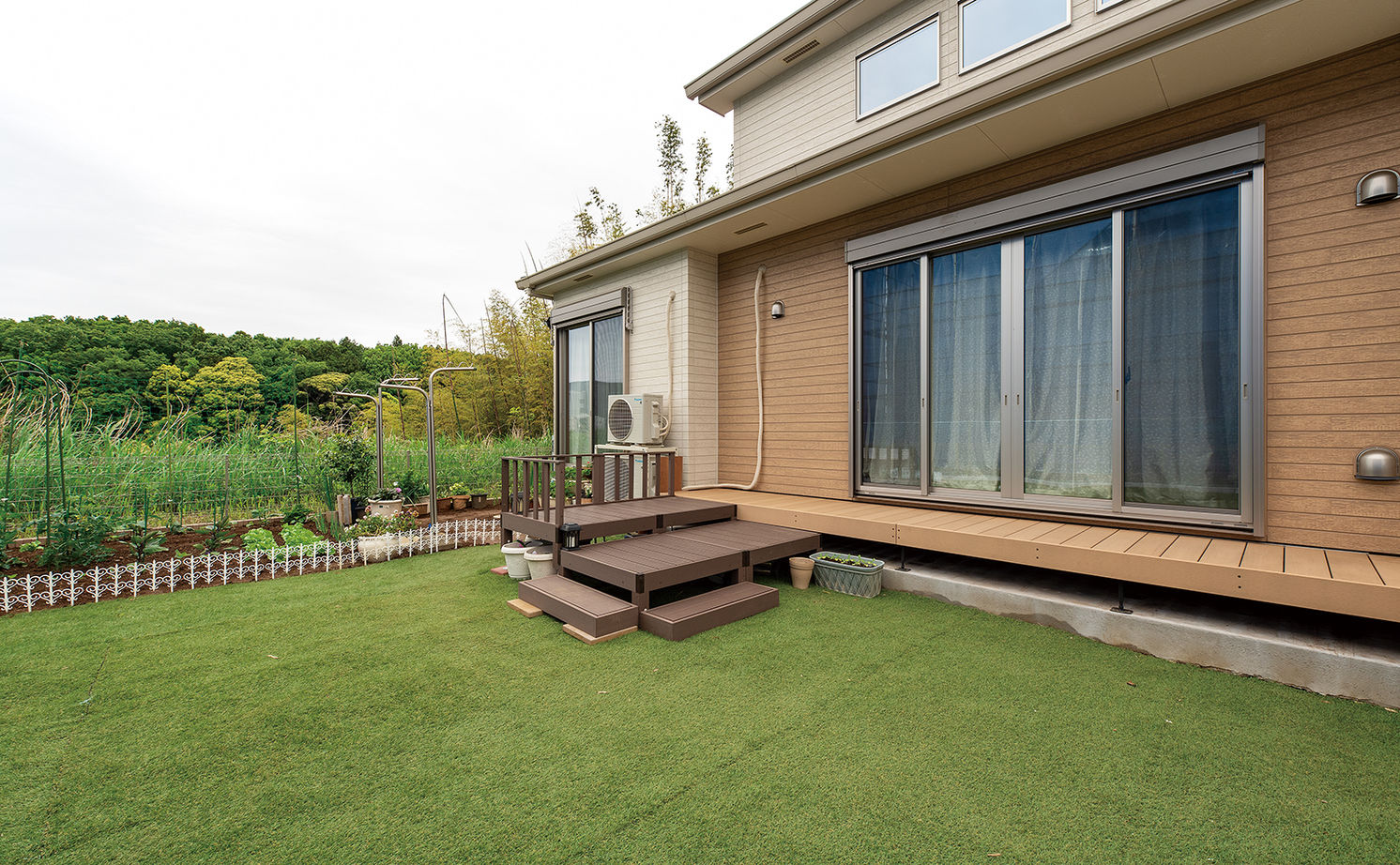 住宅情報館 【2000万円～2499万円／平屋／ペット／間取図有】LDKの天井高は5.4ｍ！開放的な雰囲気の中で家族が集う平屋の建築実例画像4