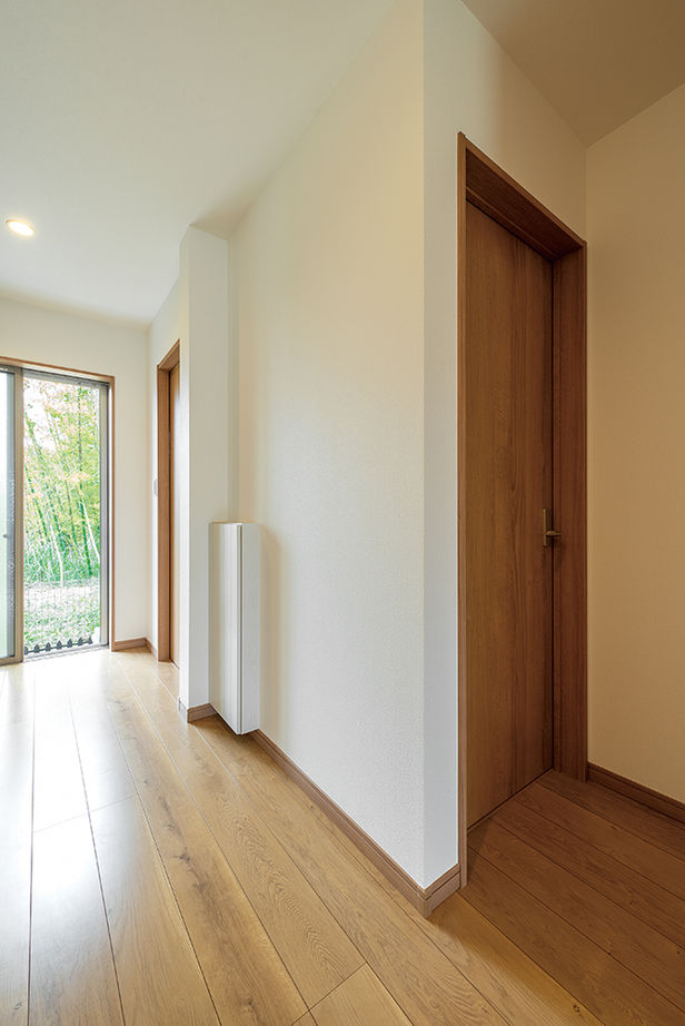 住宅情報館 【2000万円～2499万円／平屋／ペット／間取図有】LDKの天井高は5.4ｍ！開放的な雰囲気の中で家族が集う平屋の建築実例画像8