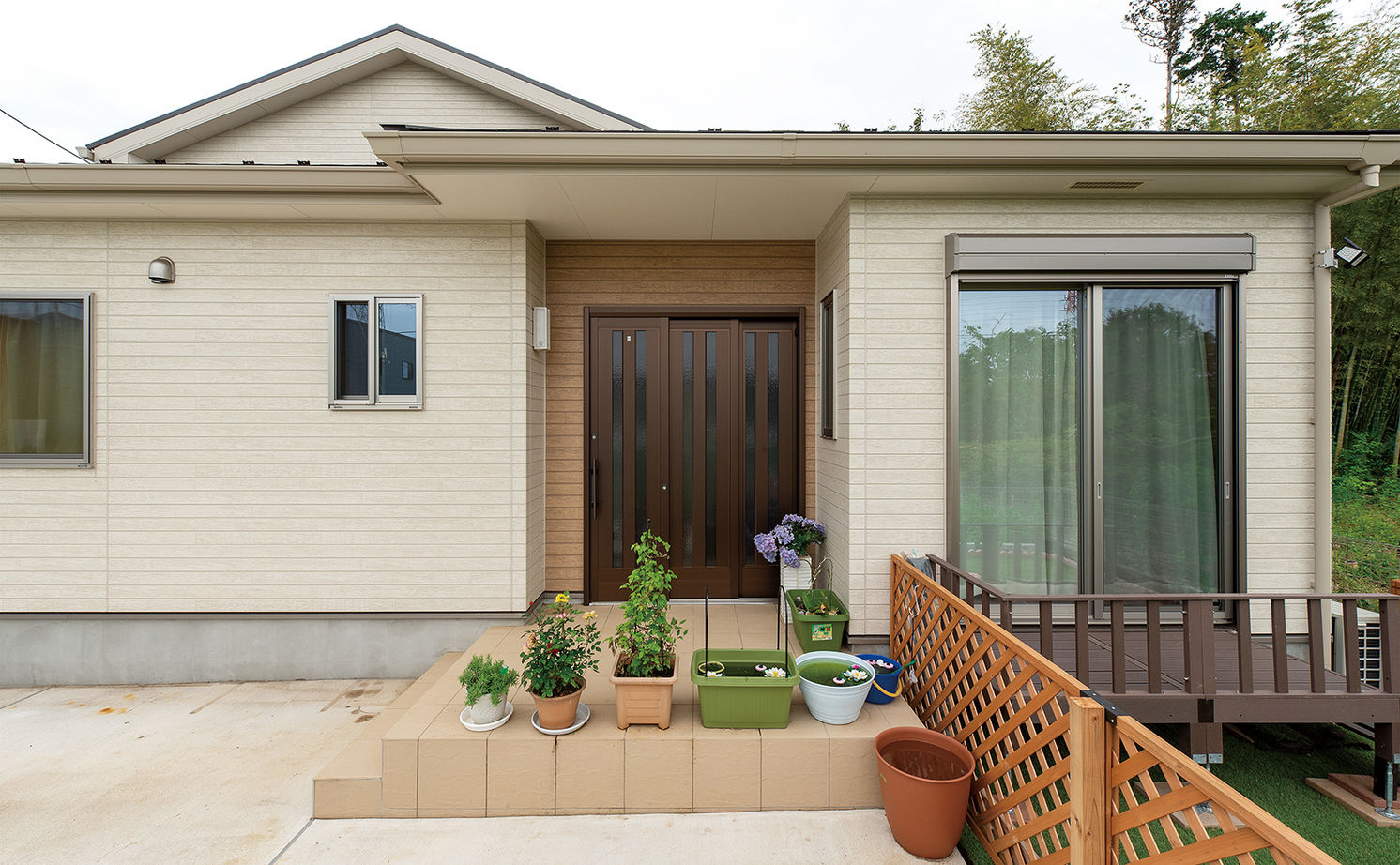 住宅情報館 【2000万円～2499万円／平屋／ペット／間取図有】LDKの天井高は5.4ｍ！開放的な雰囲気の中で家族が集う平屋の建築実例画像10