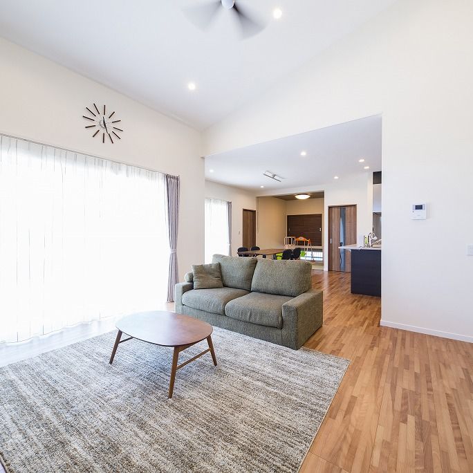 ニッケンホーム 【平屋】フラット設計で移動も掃除も楽々の住みやすい間取り。庭を囲むおしゃれなL字型平屋実例の建築実例画像2