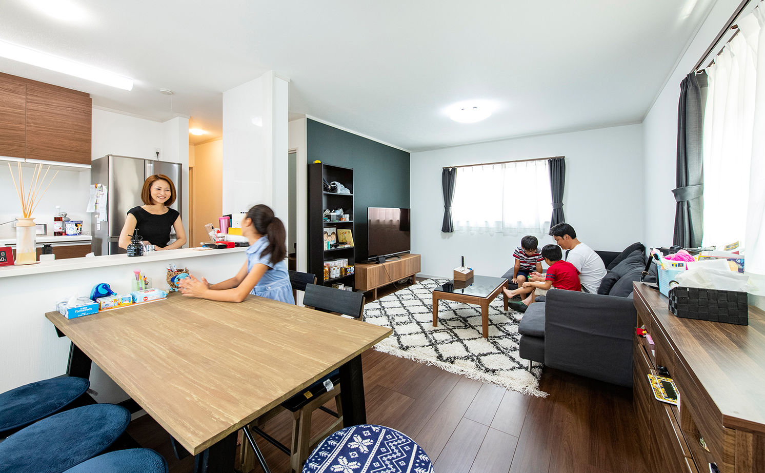 ニッケンホーム 【狭小×３階建て×間取り図有】約26坪の土地で、ここまで広く快適に！面積を最大限活かした狭小地の住まいの建築実例画像2