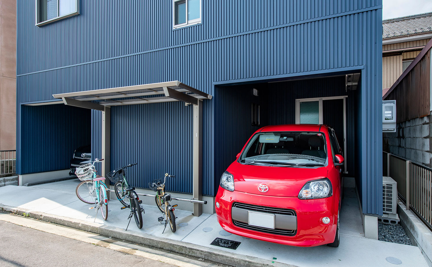 ニッケンホーム 【狭小×３階建て×間取り図有】約26坪の土地で、ここまで広く快適に！面積を最大限活かした狭小地の住まいの建築実例画像3