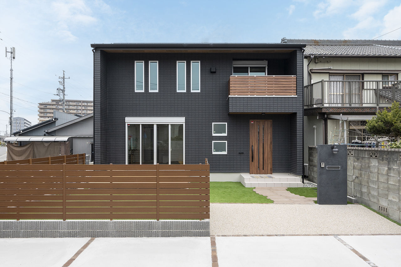 ニッケンホーム 【パッシブデザイン/間取り図】無垢材&グレーで落ち着きを表現。太陽と風で快適に暮らす家の建築実例画像2