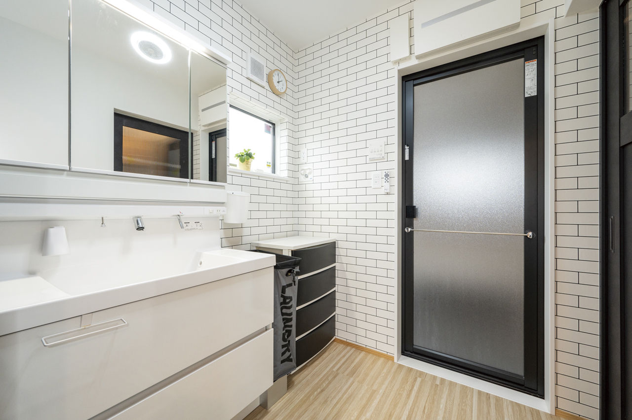 ニッケンホーム 【パッシブデザイン/間取り図】無垢材&グレーで落ち着きを表現。太陽と風で快適に暮らす家の建築実例画像8