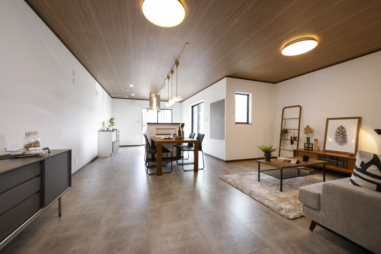 ニッケンホーム 【平屋風/2000万円台/間取り図】木×モルタル風で落ち着いた大人のモダンを表現。ガス併用のZEH住宅の建築実例画像4