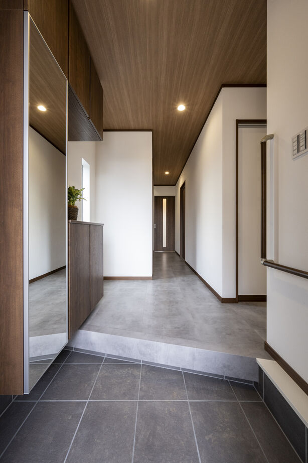 ニッケンホーム 【平屋風/2000万円台/間取り図】木×モルタル風で落ち着いた大人のモダンを表現。ガス併用のZEH住宅の建築実例画像8