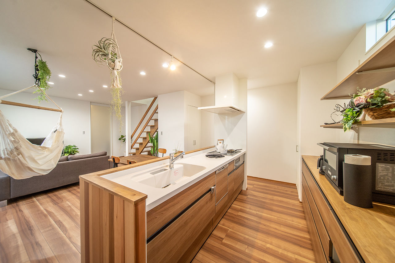 アニバーサリーホーム 【知多/2000万円台/間取り図有/中庭】中庭から取り入れる光と風。家族のプライバシーを守る窓のない家の建築実例画像3