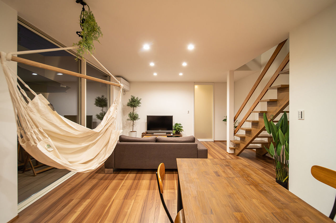 アニバーサリーホーム 【知多/2000万円台/間取り図有/中庭】中庭から取り入れる光と風。家族のプライバシーを守る窓のない家の建築実例画像4