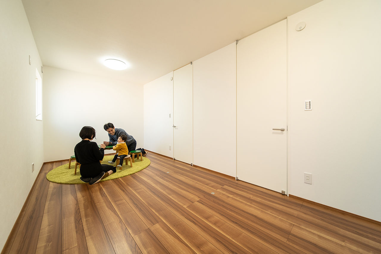 アニバーサリーホーム 【知多/2000万円台/間取り図有/中庭】中庭から取り入れる光と風。家族のプライバシーを守る窓のない家の建築実例画像8