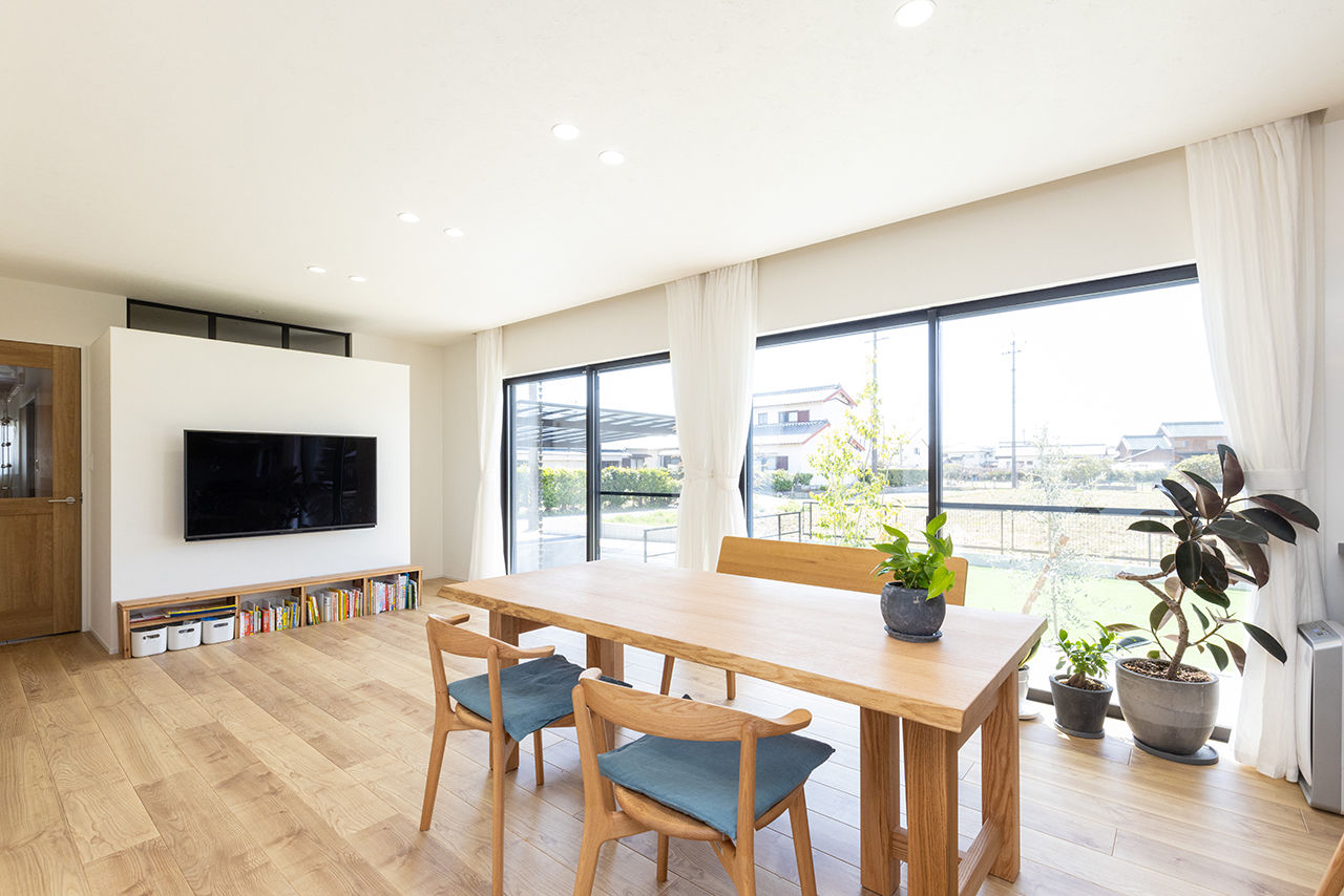 アニバーサリーホーム 【常滑市｜2000万円台｜平屋｜間取図あり】ランドリールームや技あり造作収納も！深い軒の和モダンな平屋の建築実例画像3