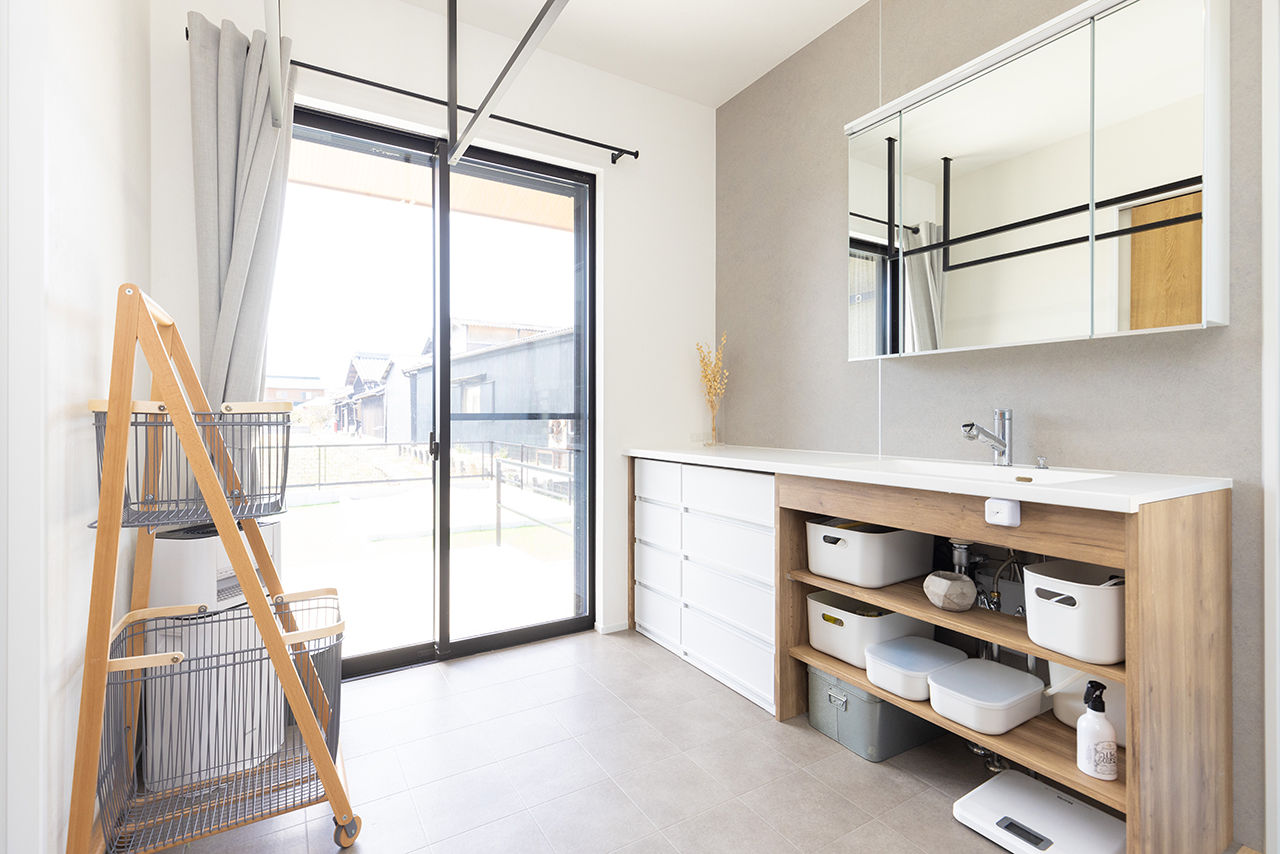 アニバーサリーホーム 【常滑市｜2000万円台｜平屋｜間取図あり】ランドリールームや技あり造作収納も！深い軒の和モダンな平屋の建築実例画像6