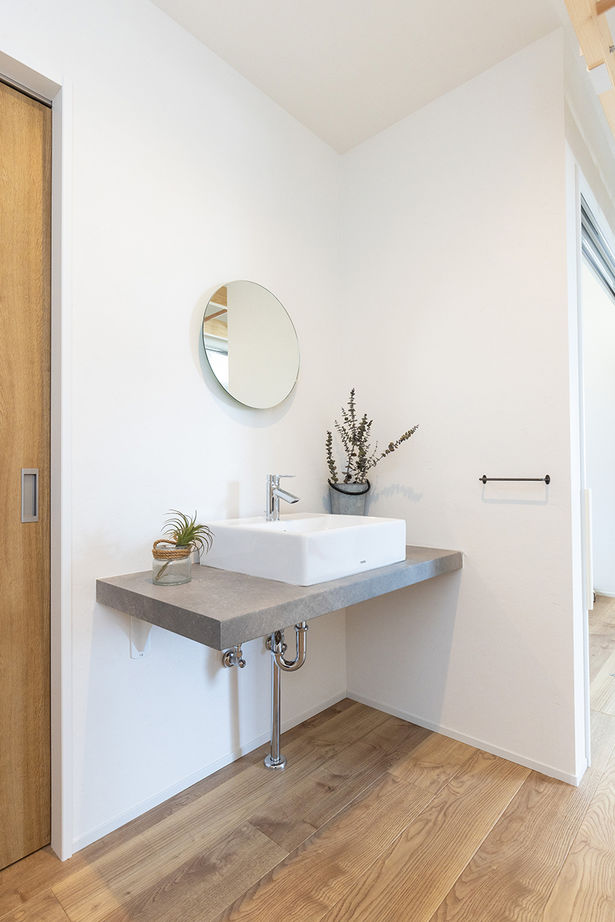 アニバーサリーホーム 【常滑市｜2000万円台｜平屋｜間取図あり】ランドリールームや技あり造作収納も！深い軒の和モダンな平屋の建築実例画像8