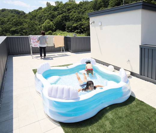 プエルダホーム 【中2階/吹抜け/屋上/土地探しから】広大な風景を望む屋上でBBQやプール、星空を楽しむ、寛ぎ空間の建築実例画像7