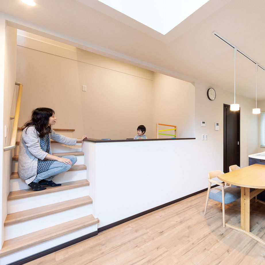 プエルダホーム 【札幌市/5人家族(二世帯)】モデルハウスを参考に。中庭で繋がる分離型二世帯住宅で優雅な暮らしの建築実例画像3