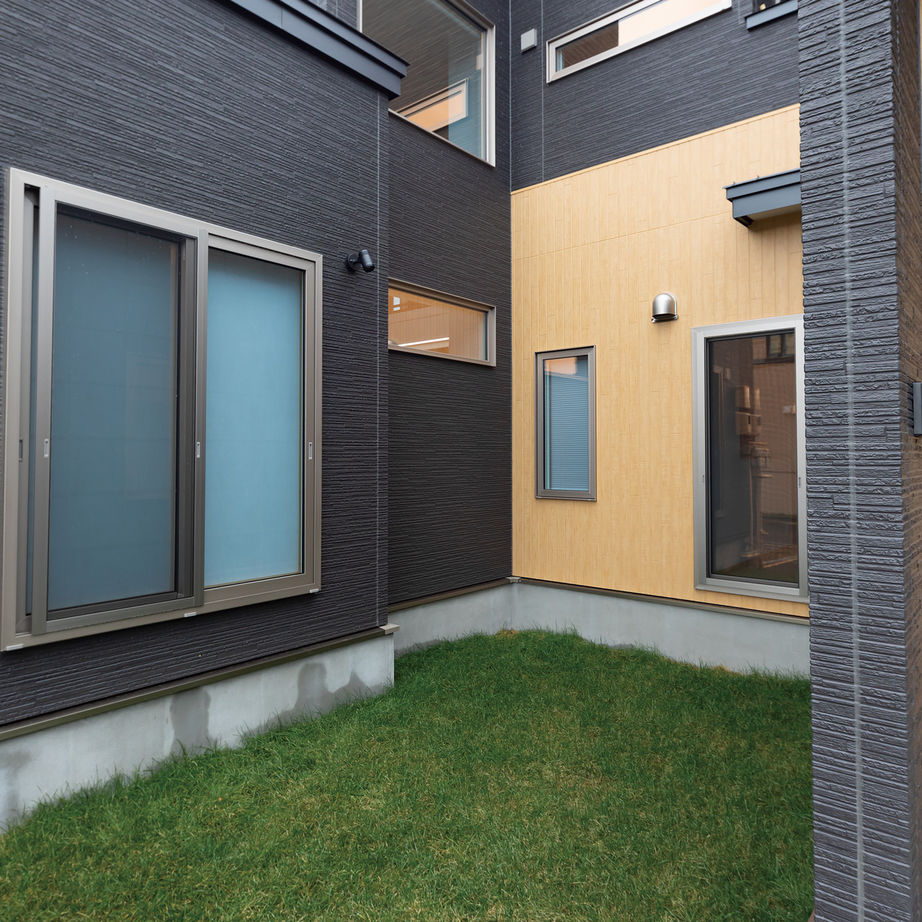 プエルダホーム 【札幌市/5人家族(二世帯)】モデルハウスを参考に。中庭で繋がる分離型二世帯住宅で優雅な暮らしの建築実例画像10