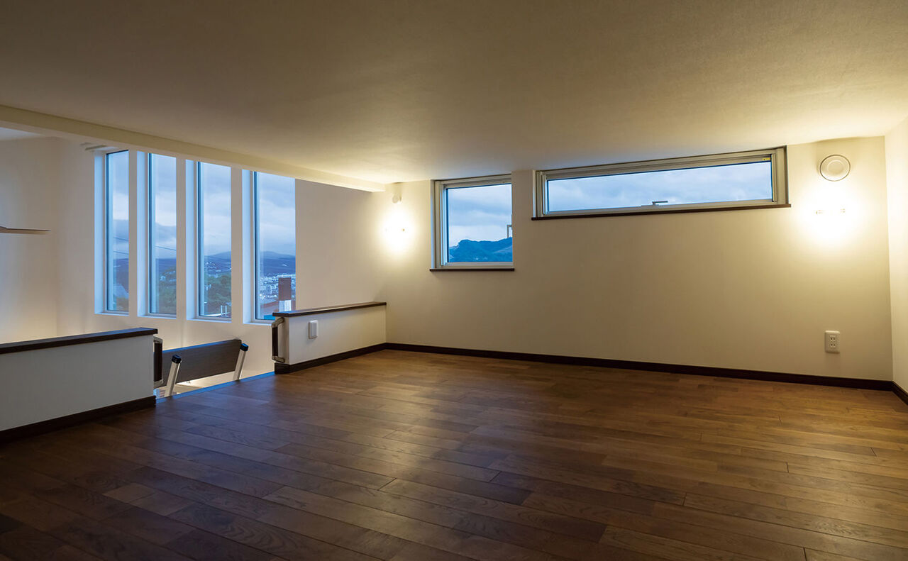 プエルダホーム 【2人暮らし/札幌市】ビルトインガレージ、リビングテラス、絶景。大人の遊びをすべてかなえた家の建築実例画像7