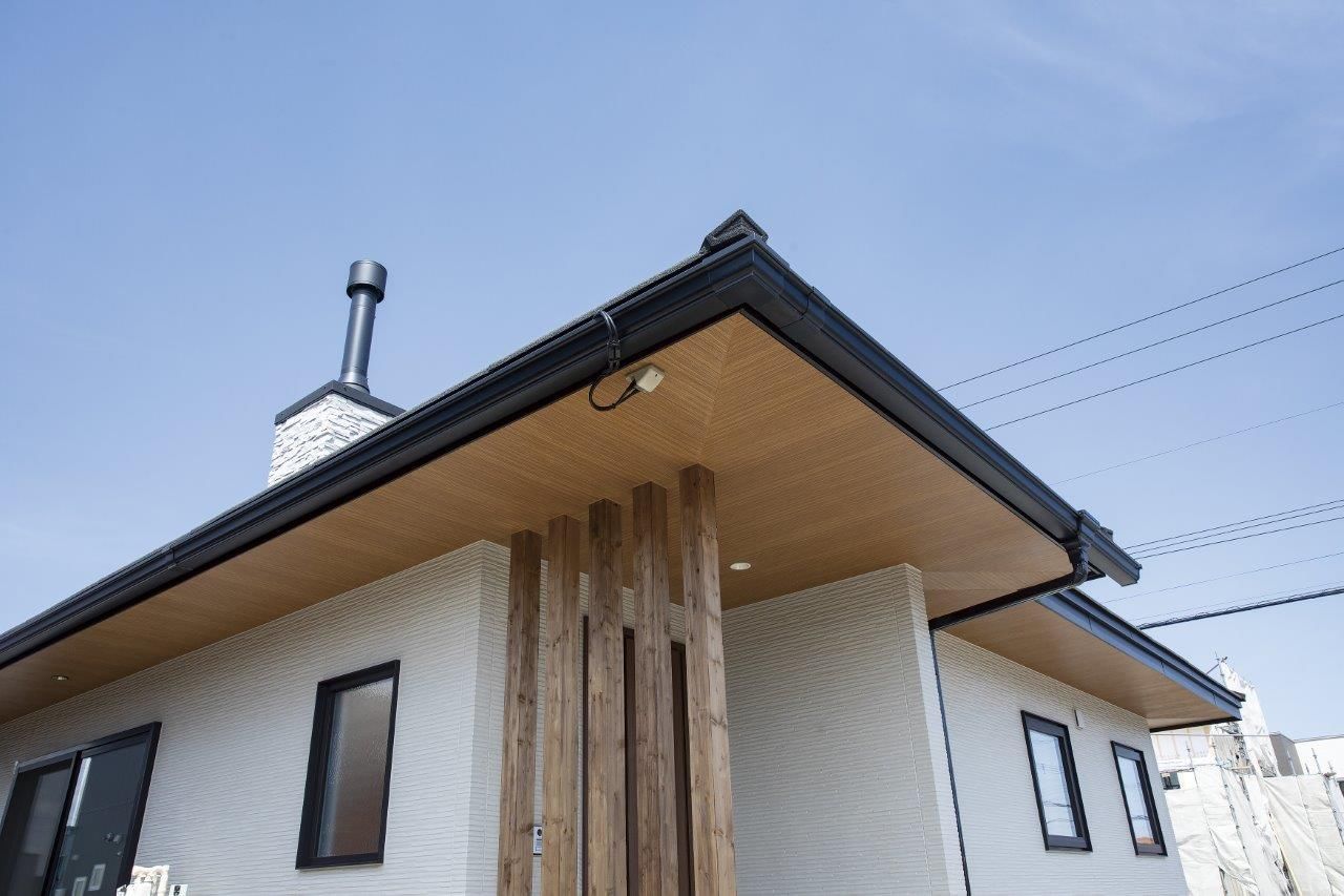 プエルダホーム 【千歳市/３LDK間取図/坪庭】薪ストーブと書斎がある平屋。道外からの移住で叶えたゆったりライフの建築実例画像2