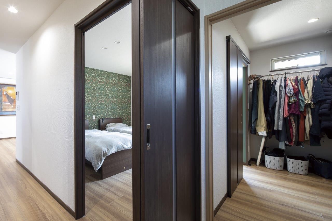 プエルダホーム 【千歳市/３LDK間取図/坪庭】薪ストーブと書斎がある平屋。道外からの移住で叶えたゆったりライフの建築実例画像9