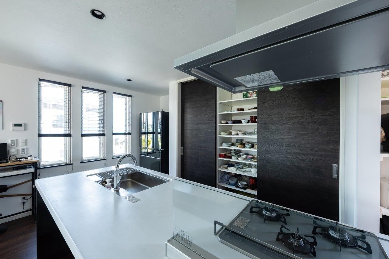 プエルダホーム 【札幌市/二世帯/4LDK間取図】広々ドックランに高低差を活かしたビルトインガレージ、「思いきり遊べる」家の建築実例画像7