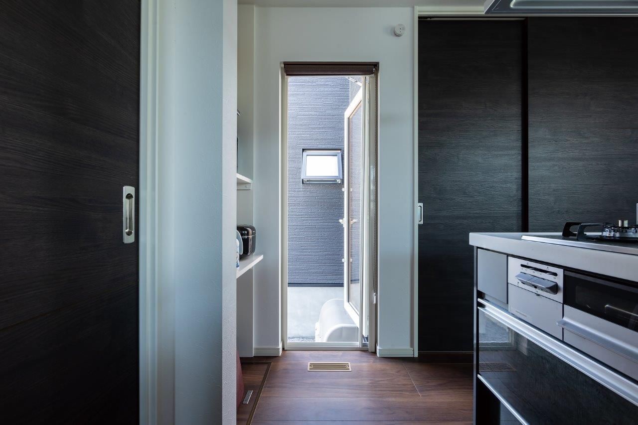 プエルダホーム 【札幌市/二世帯/4LDK間取図】広々ドックランに高低差を活かしたビルトインガレージ、「思いきり遊べる」家の建築実例画像8