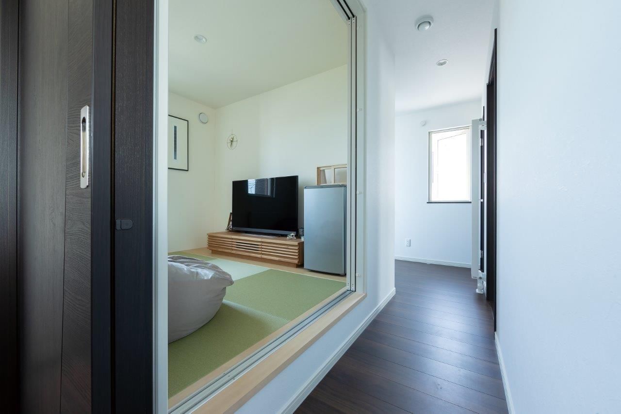 プエルダホーム 【札幌市/二世帯/4LDK間取図】広々ドックランに高低差を活かしたビルトインガレージ、「思いきり遊べる」家の建築実例画像9