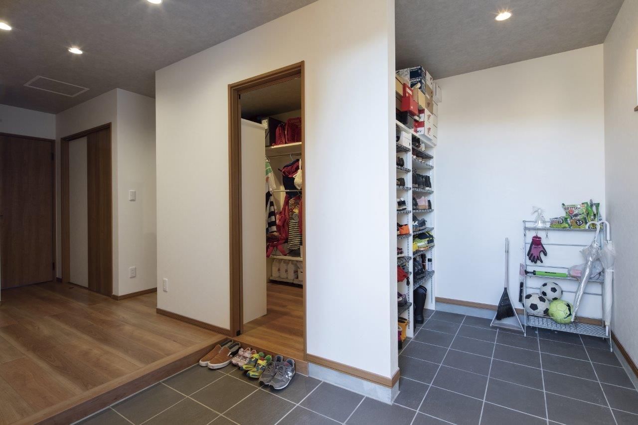 プエルダホーム 【札幌市/屋上/中2階/リビングシアター】ホテルや宿のデザインを参考に「遊ぶ、くつろぐ」をわが家にもの建築実例画像6