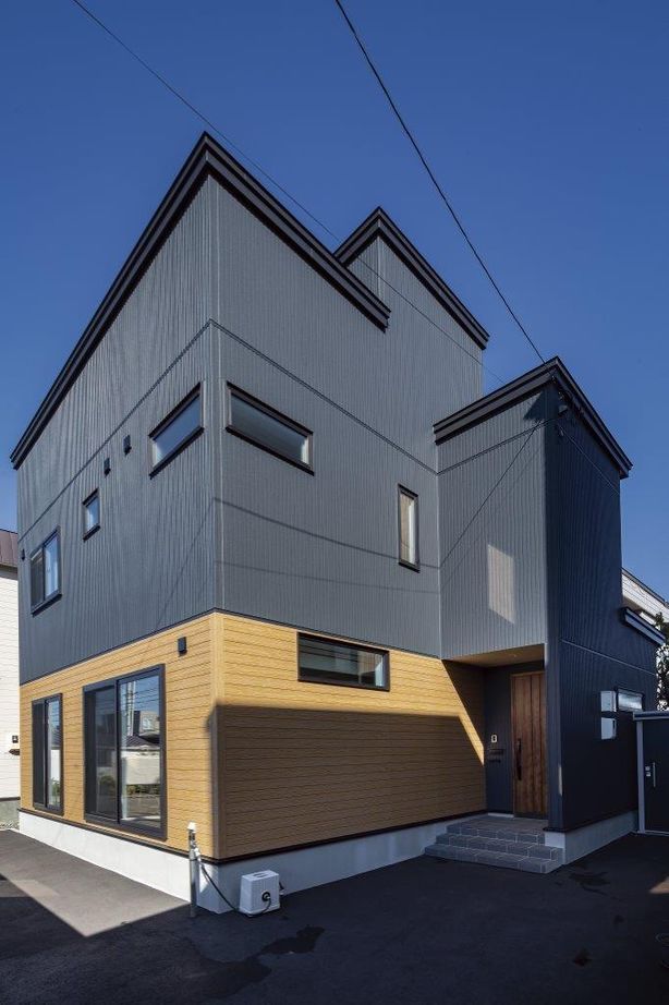 プエルダホーム 【札幌市/屋上/中2階/リビングシアター】ホテルや宿のデザインを参考に「遊ぶ、くつろぐ」をわが家にもの建築実例画像7