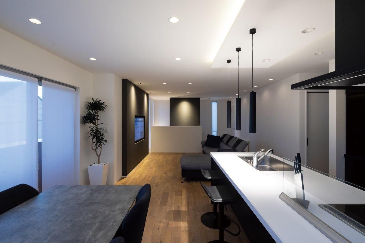 プエルダホーム 【札幌市/ビルトインガレージ/2LDK間取図】まるで都市の別荘のような邸宅、ゆとりに満ち「心から寛げます」の建築実例画像5