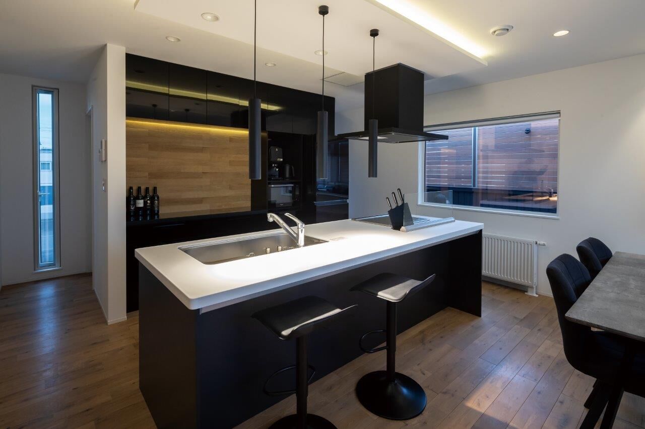 プエルダホーム 【札幌市/ビルトインガレージ/2LDK間取図】まるで都市の別荘のような邸宅、ゆとりに満ち「心から寛げます」の建築実例画像6