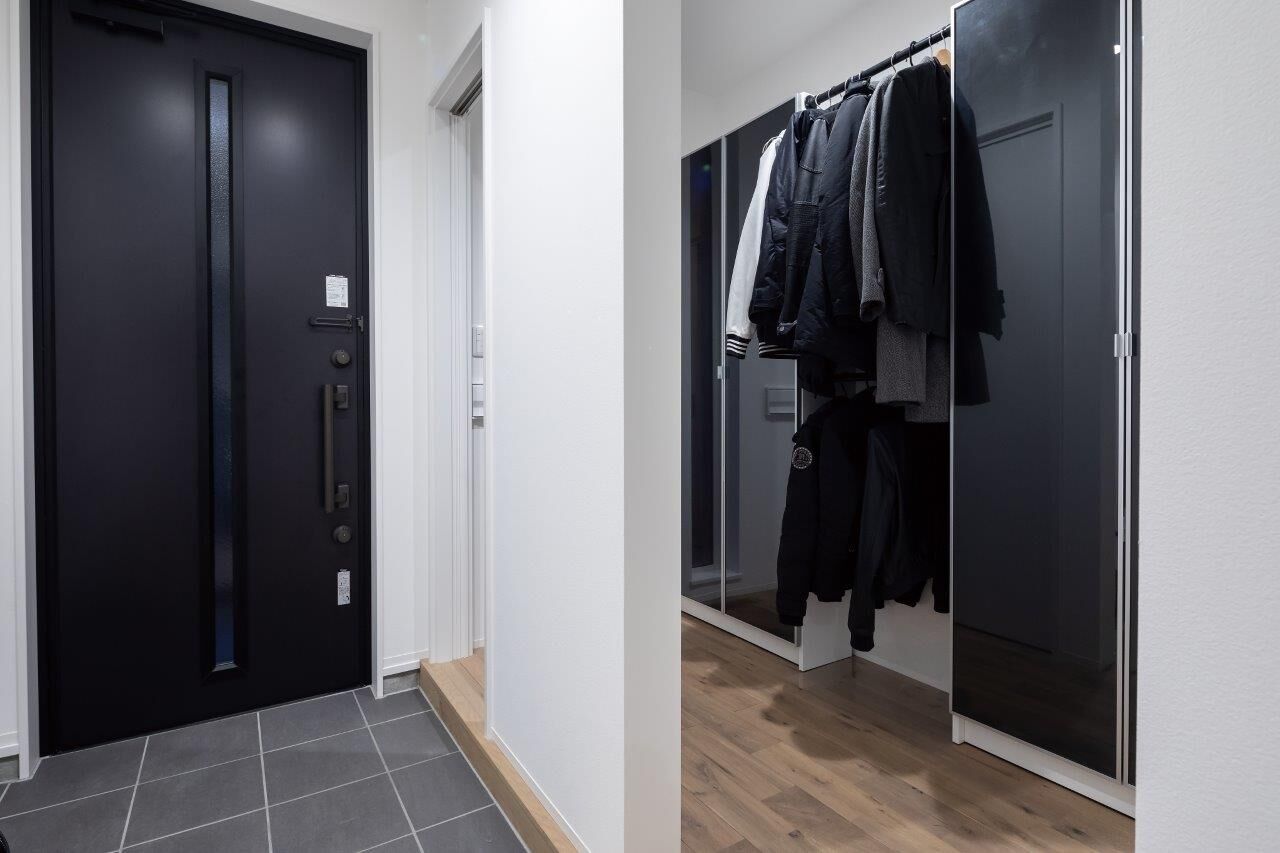 プエルダホーム 【札幌市/ビルトインガレージ/2LDK間取図】まるで都市の別荘のような邸宅、ゆとりに満ち「心から寛げます」の建築実例画像9