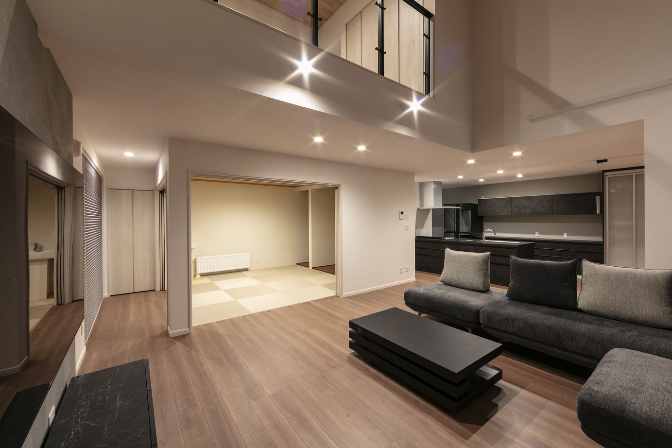 プエルダホーム 【3900万円/札幌市】「日常の寛ぎを上質に」6連窓から四季と夜景を愉しむ家の建築実例画像2