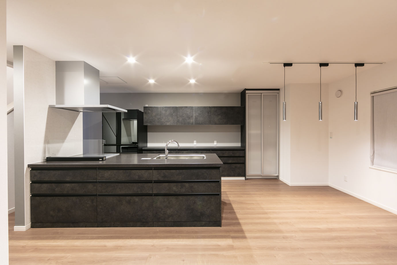 プエルダホーム 【3900万円/札幌市】「日常の寛ぎを上質に」6連窓から四季と夜景を愉しむ家の建築実例画像3