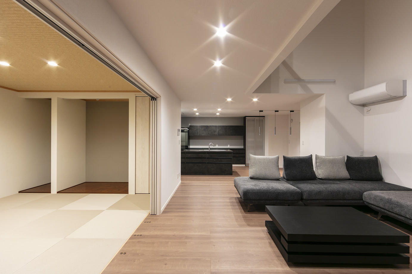 プエルダホーム 【3900万円/札幌市】「日常の寛ぎを上質に」6連窓から四季と夜景を愉しむ家の建築実例画像5