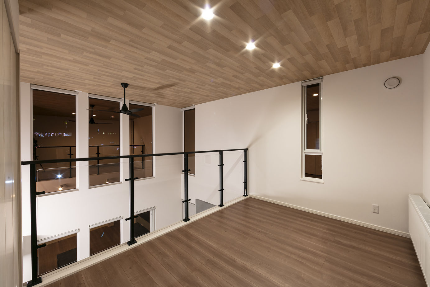 プエルダホーム 【3900万円/札幌市】「日常の寛ぎを上質に」6連窓から四季と夜景を愉しむ家の建築実例画像6