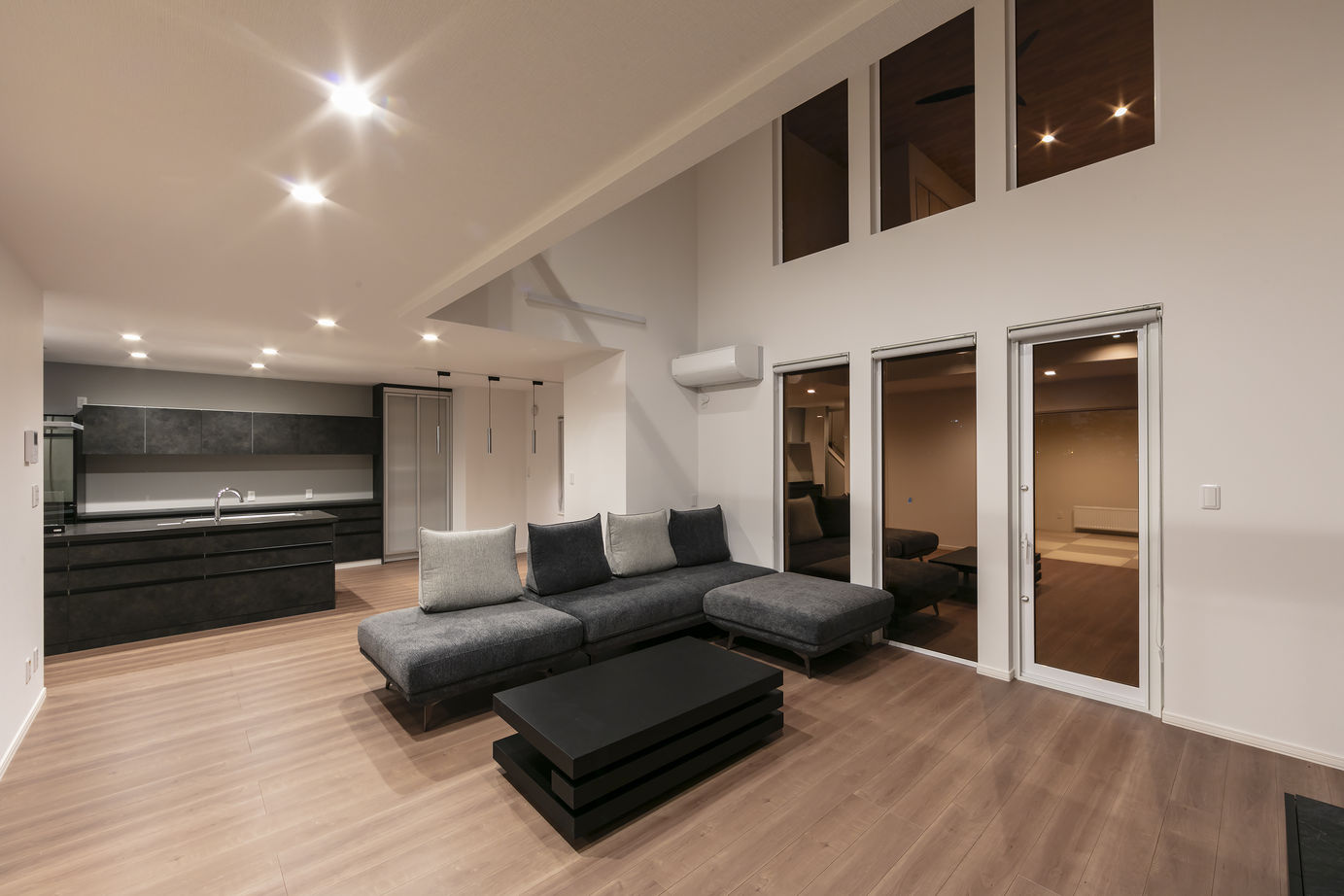 プエルダホーム 【3900万円/札幌市】「日常の寛ぎを上質に」6連窓から四季と夜景を愉しむ家の建築実例画像7