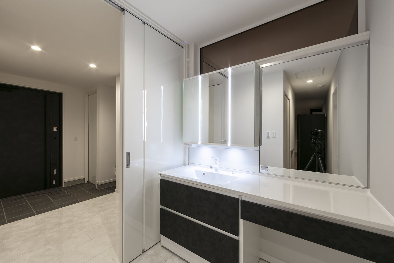 プエルダホーム 【3900万円/札幌市】「日常の寛ぎを上質に」6連窓から四季と夜景を愉しむ家の建築実例画像10