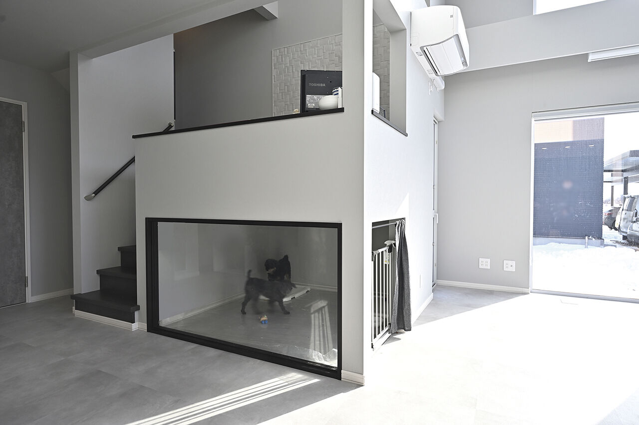 プエルダホーム 【中2階/ペットスペース/3LDK間取図】真冬でもTシャツで過ごせる吹抜けリビングや“秘密基地”がお気に入りの建築実例画像4